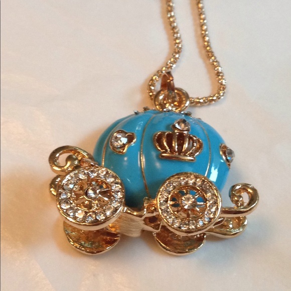 Betsey Johnson Jewelry - Betsey Johnson coach/carriage necklace